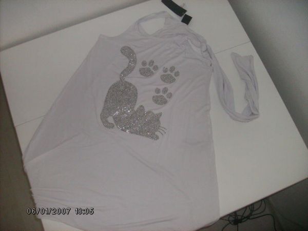 VESTIDO DE VISCOLYCRA BRANCO COM ESTAMPA EM STRASS GATINHO