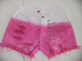 shorts jeans customizado rosa e branco, tamanho 42